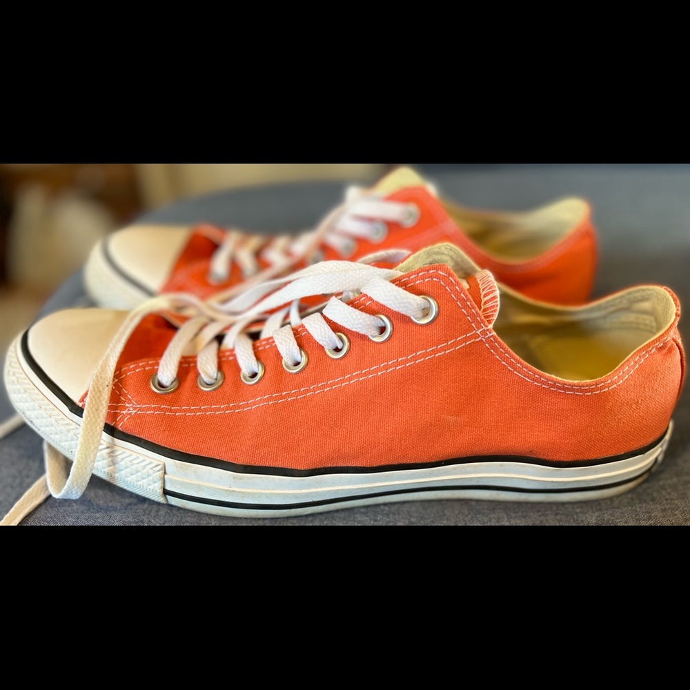 Mens Orange size 10 Converse chuck Taylors